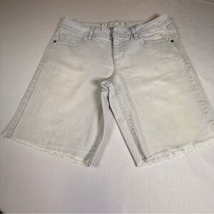 Grane Slim Denim Light Wash Jean Shorts Raw Hem Distressed Size 9 Juniors